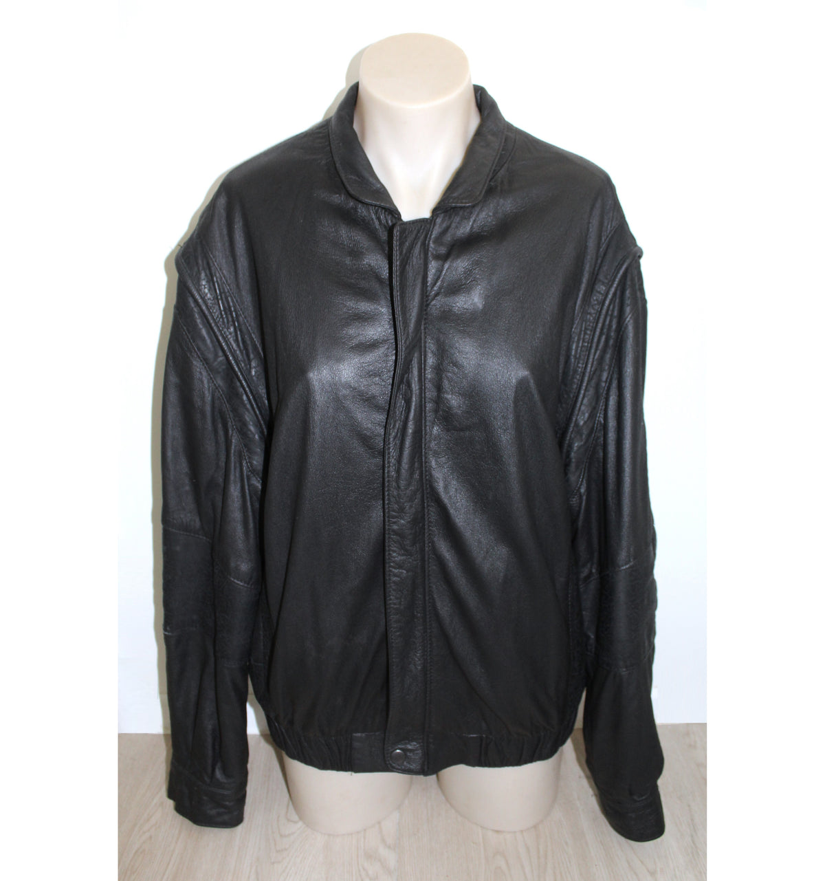 * Roger David * Vintage Leather Jacket / MADE IN NEW ZEALAND